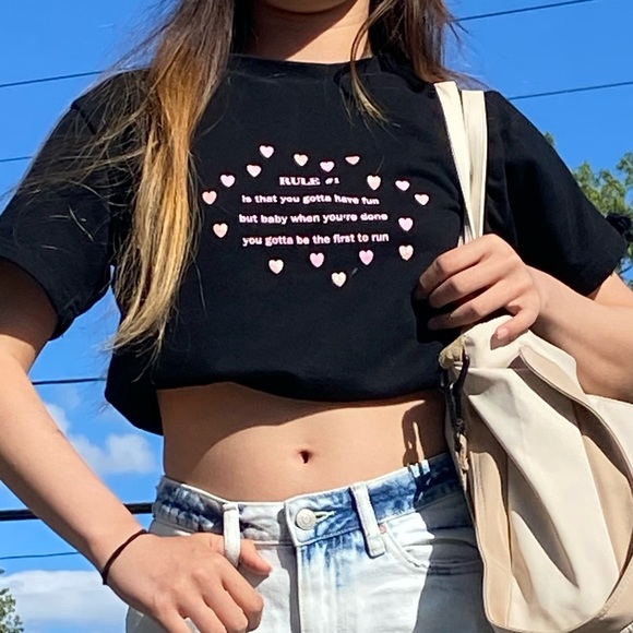 The black top - Picture 1 of 3